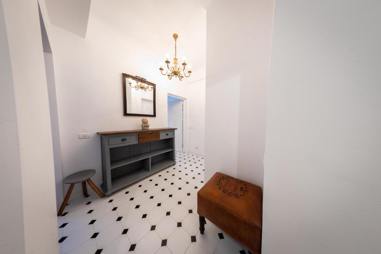 Theatre Rooftop Apartment With Patio Boekarest Buitenkant foto