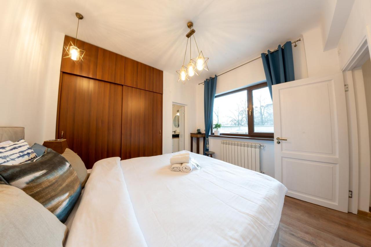 Theatre Rooftop Apartment With Patio Boekarest Buitenkant foto