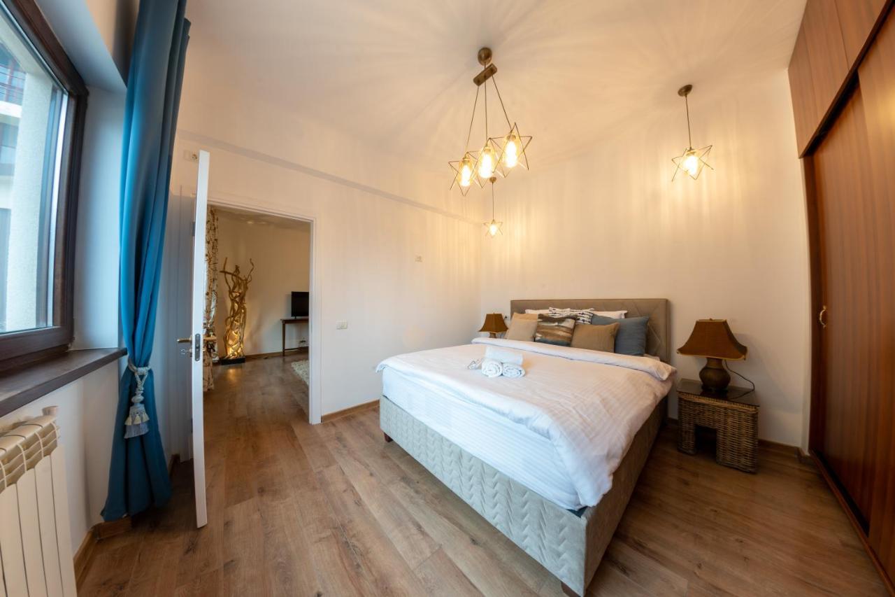 Theatre Rooftop Apartment With Patio Boekarest Buitenkant foto