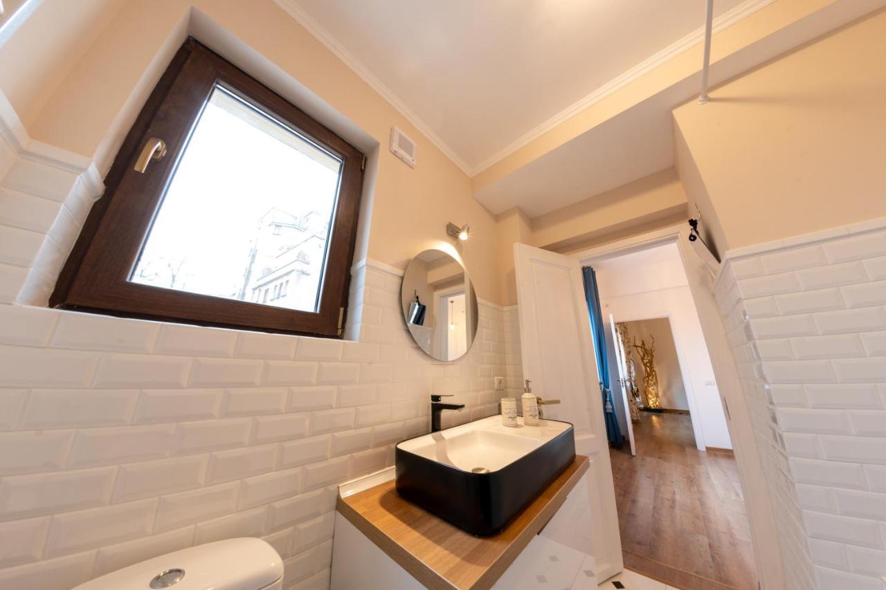 Theatre Rooftop Apartment With Patio Boekarest Buitenkant foto
