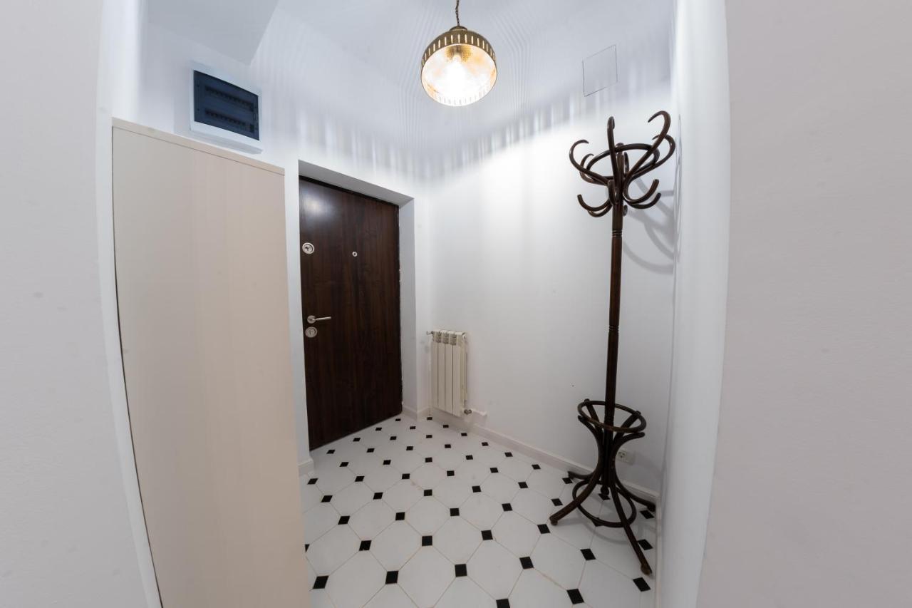 Theatre Rooftop Apartment With Patio Boekarest Buitenkant foto